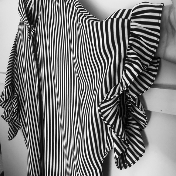 Michael Kors Unique Design Blouse Black And White Striped - Picture 3 of 3